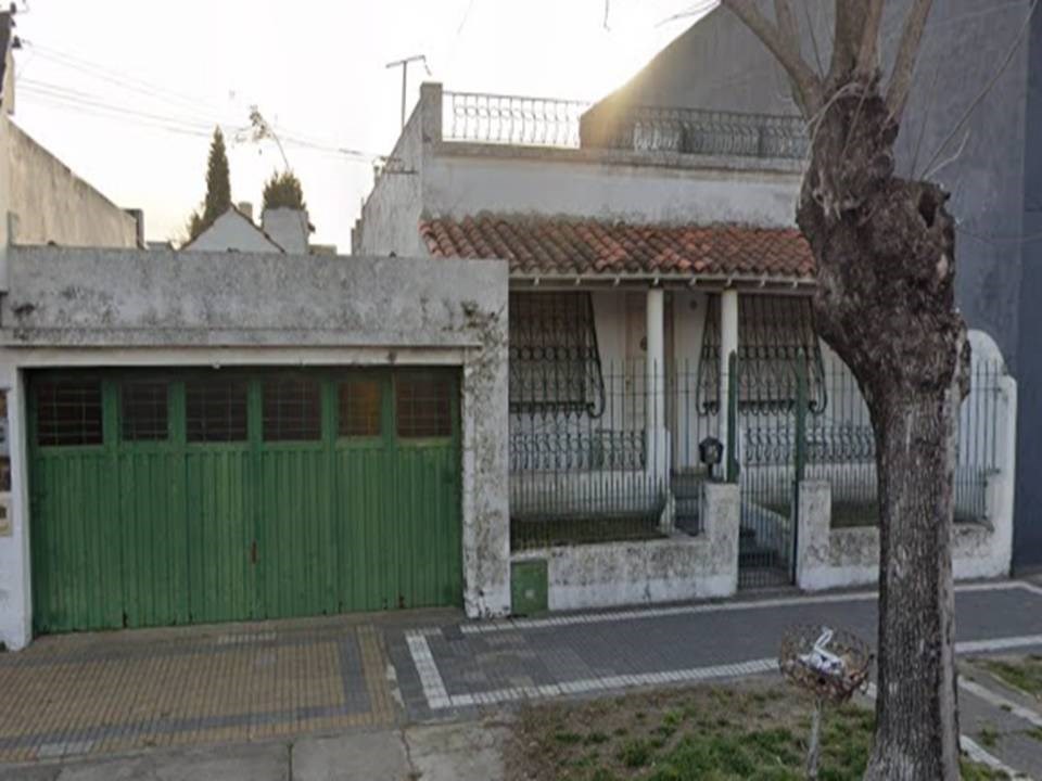 VENTA CASA 5 AMB. IDEAL 2 FLIAS. M. WEILD N° 2574, LANÚS ESTE.