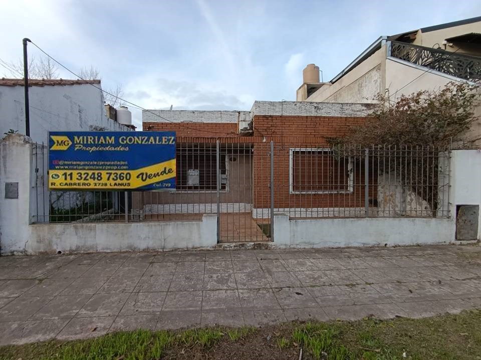 VENTA CASA 3 AMB  AL FRENTE CON PATIO. SALTALAMACHIA N° 800, BANFIELD.