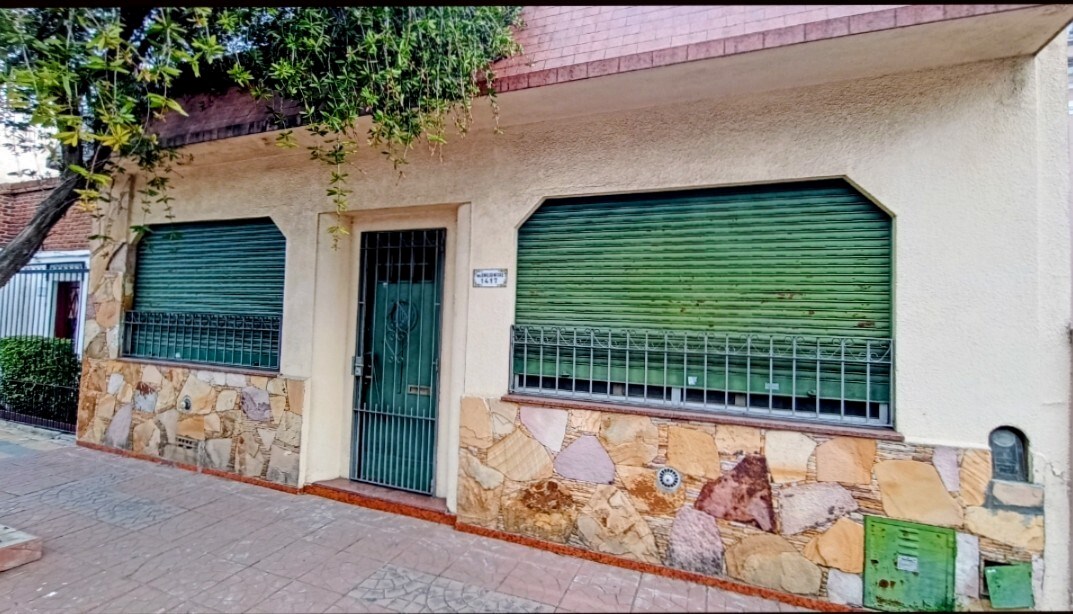 VENTA CASA 4 AMB CON FONDO LIBRE. ILLÍA N° 1417, LANÚS ESTE.
