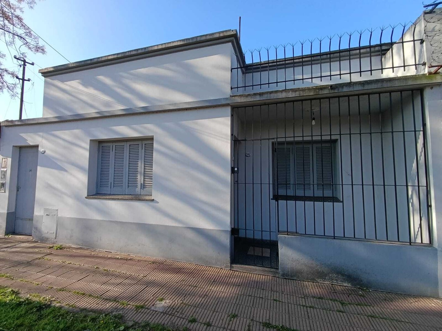 ALQUILER CASA 4 AMB CON PATIO Y TERRAZA. ALMEYRA N° 2988, LANÚS ESTE