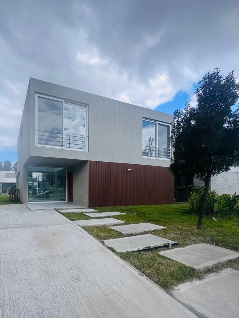 Casa en Venta en Carpinchos 4 dormitorios, Nordelta 100