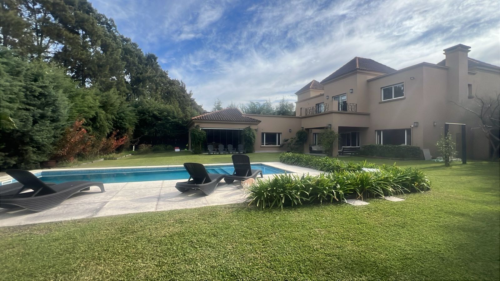 Casa en Venta y Alquiler en Altamira 4 dormitorios, Rincón de Milberg 100
