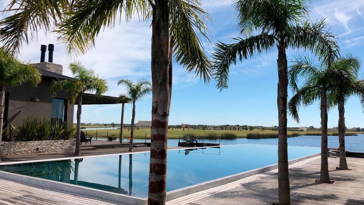 LOTE AL RIO con proyecto 700