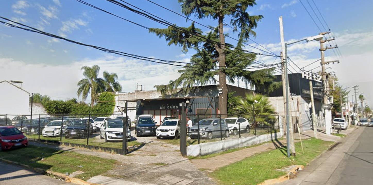 Avenida Hipolito Yrigoyen 1500