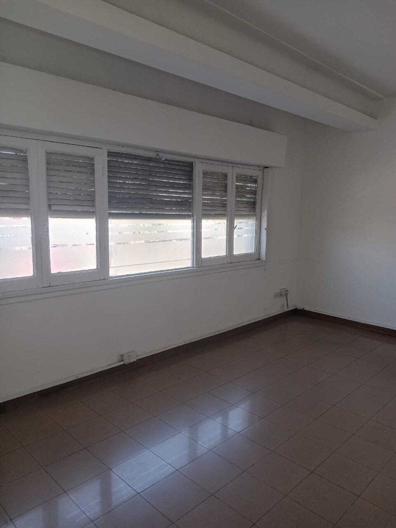 Avenida Hipolito Yrigoyen 700