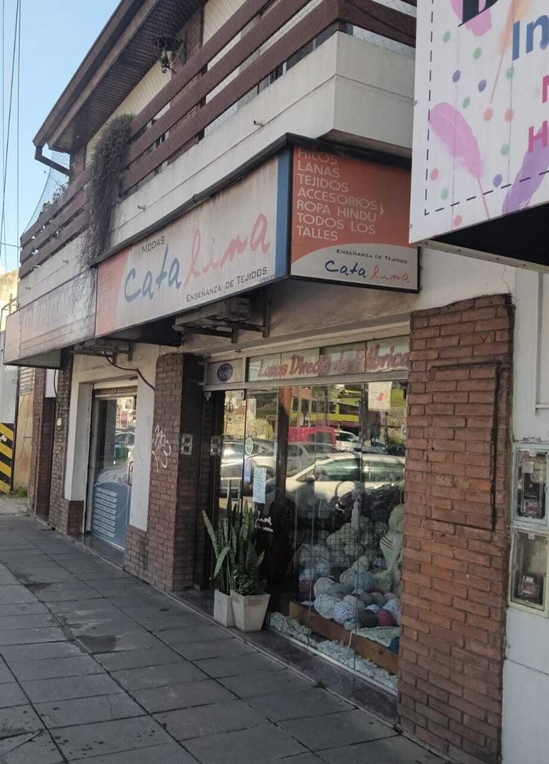 Avenida Hipolito Yrigoyen 900
