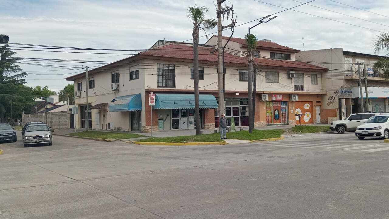 Avenida Hipolito Yrigoyen 2100