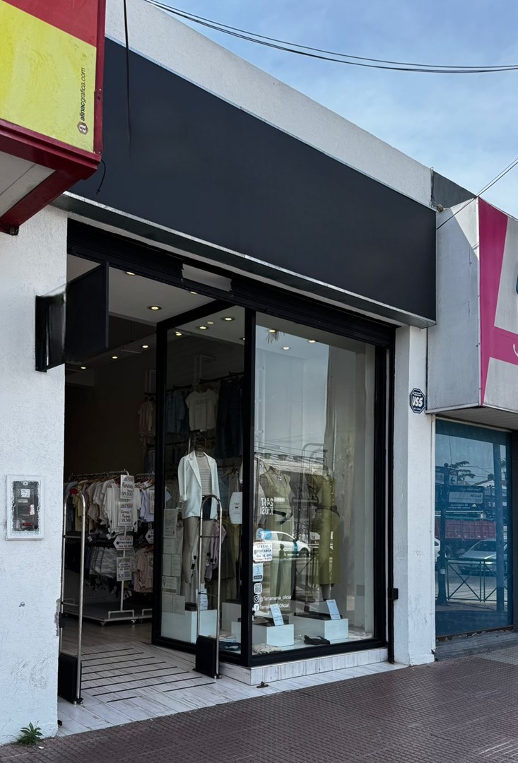 Avenida Hipolito Yrigoyen 600