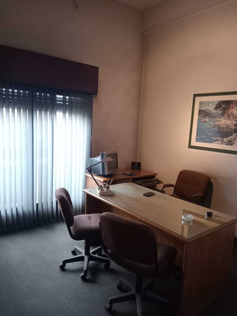 Avenida Hipolito Yrigoyen 400