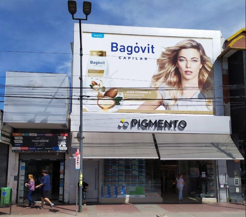 Avenida Hipolito Yrigoyen 800