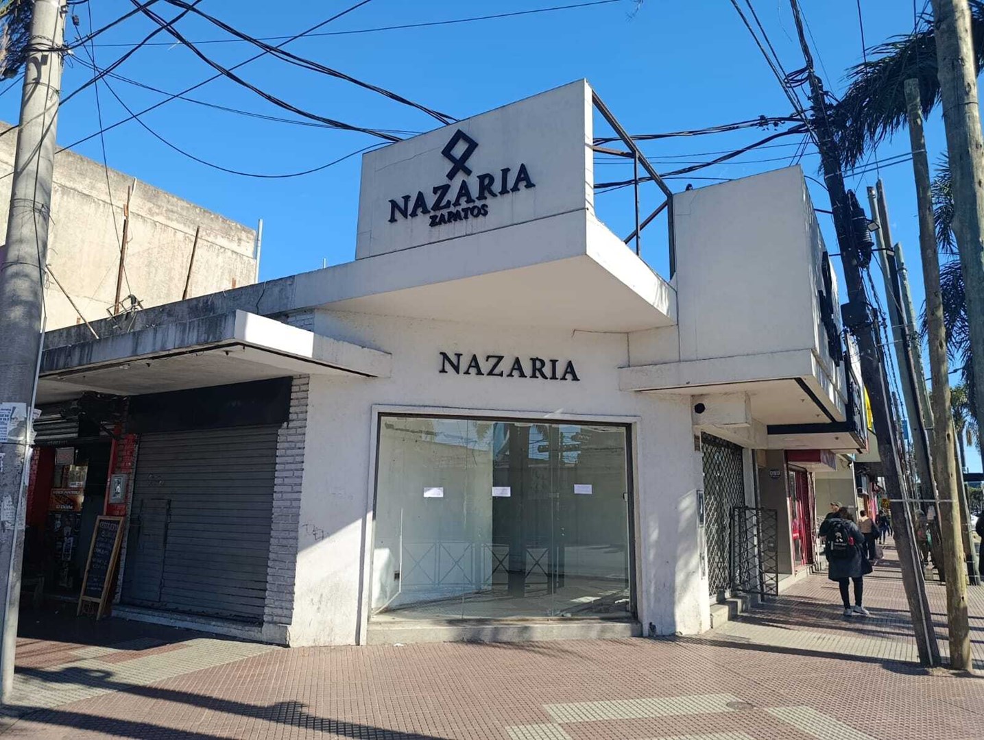 Avenida Hipolito Yrigoyen 700