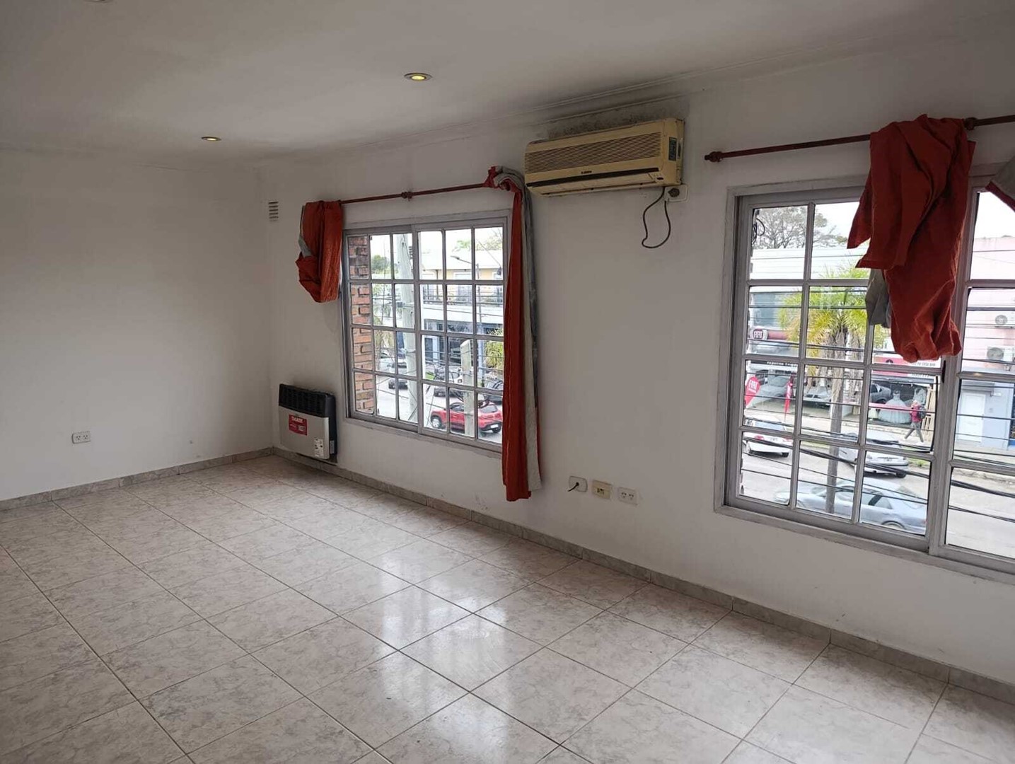Avenida Hipolito Yrigoyen 1200