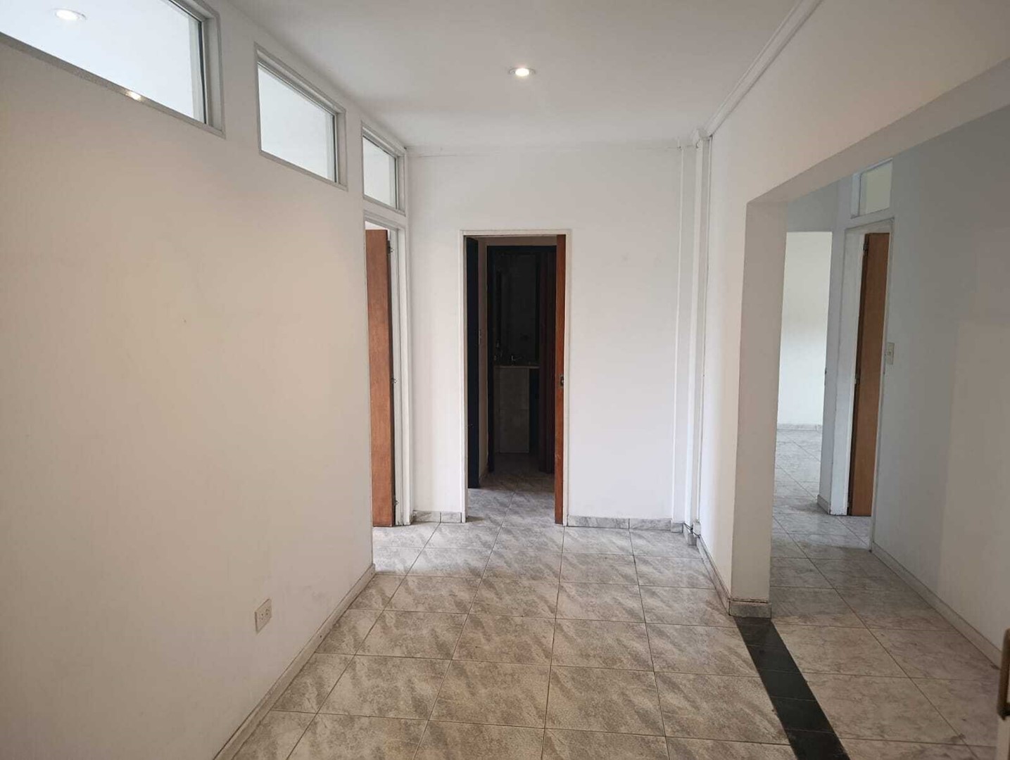 Avenida Hipolito Yrigoyen 1200