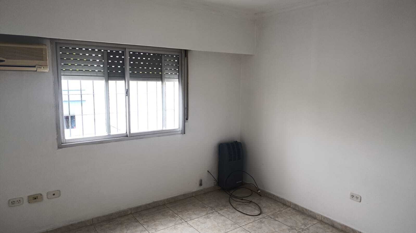 Avenida Hipolito Irigoyen 1200