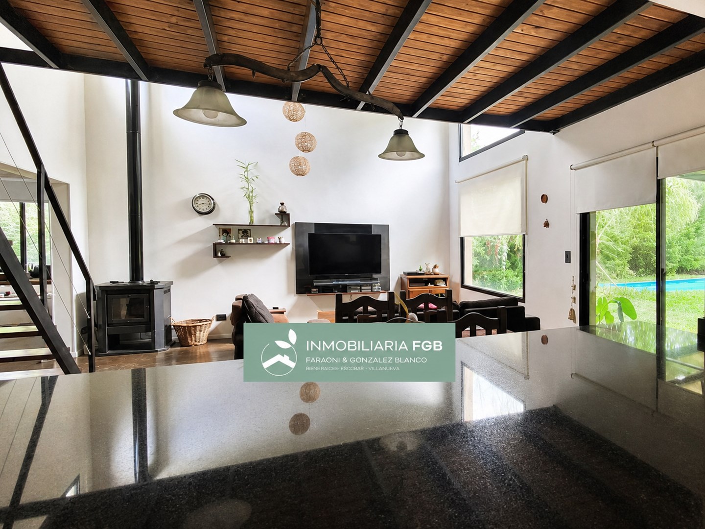 OPORTUNIDAD | CASA EN VENTA | 2 DORMITORIOS + ENTREPISO / ESCRITORIO | PILETA | JARDÍN | ESTUDIO IND 0