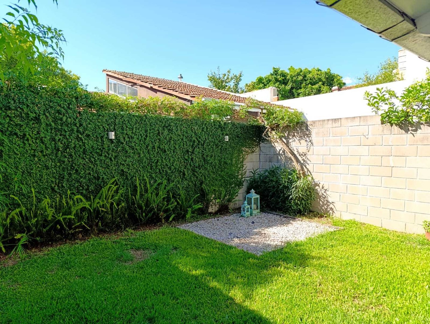 Aristóbulo del Valle 100