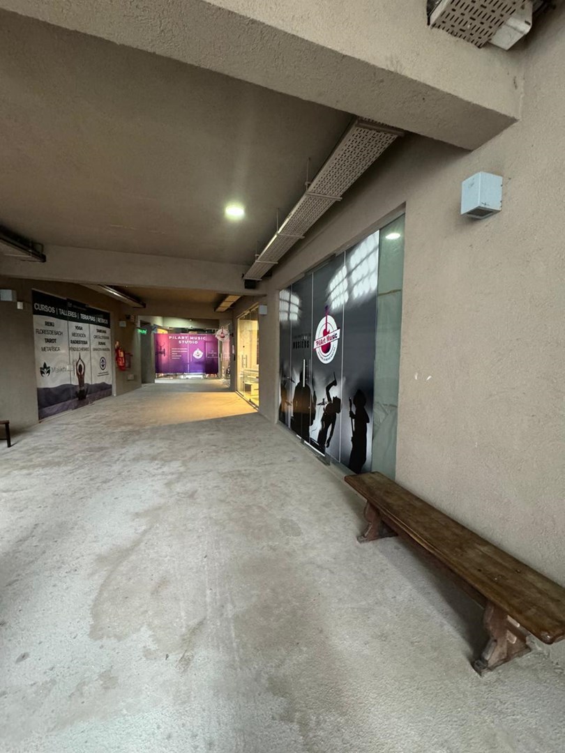 Paseo Comercial Vía Pilar, Caamaño 1100