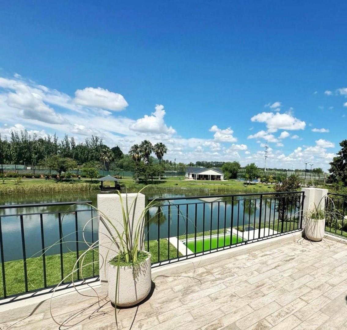 Alquiler casa al agua en Glorietas. Nordelta