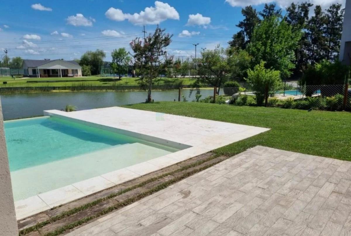 Venta casa al agua en Glorietas. Nordelta