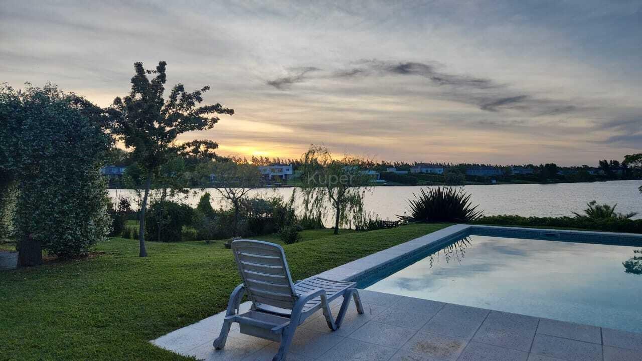 Alquiler ANUAL casa B° SANTA TERESA 4 amb a la laguna