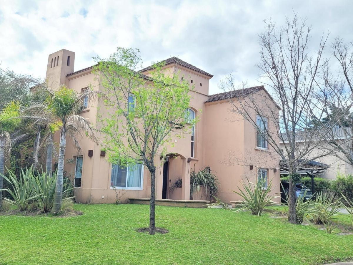 Venta casa 4 dormitorios y escritorio. Las Glorietas. Nordelta