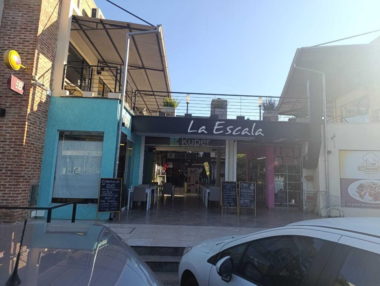 Local comercial a la venta con renta. La Escala. Pilar
