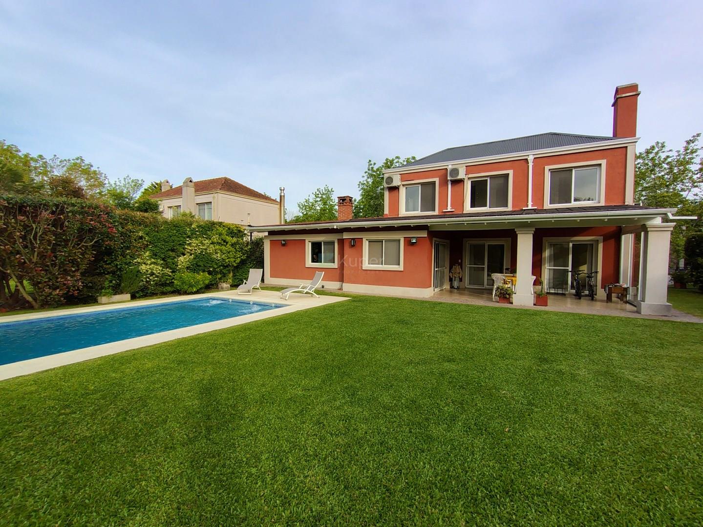 Casa a la venta de 6 ambientes en Barrio Los Jazmines. Pilar