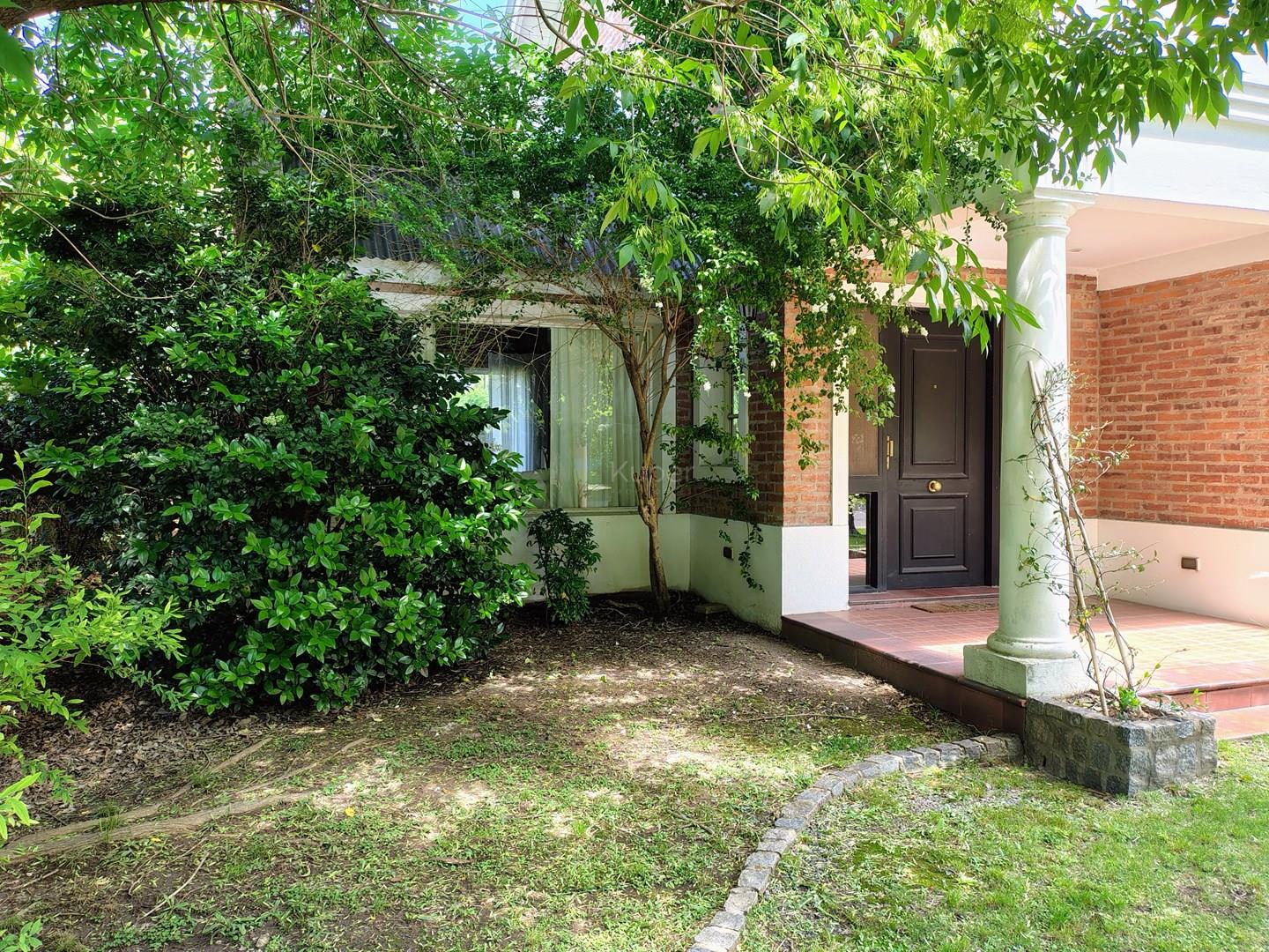 Casa a la venta de 5 ambientes. Apto crédito.Barrio Los Sauces. Pilar