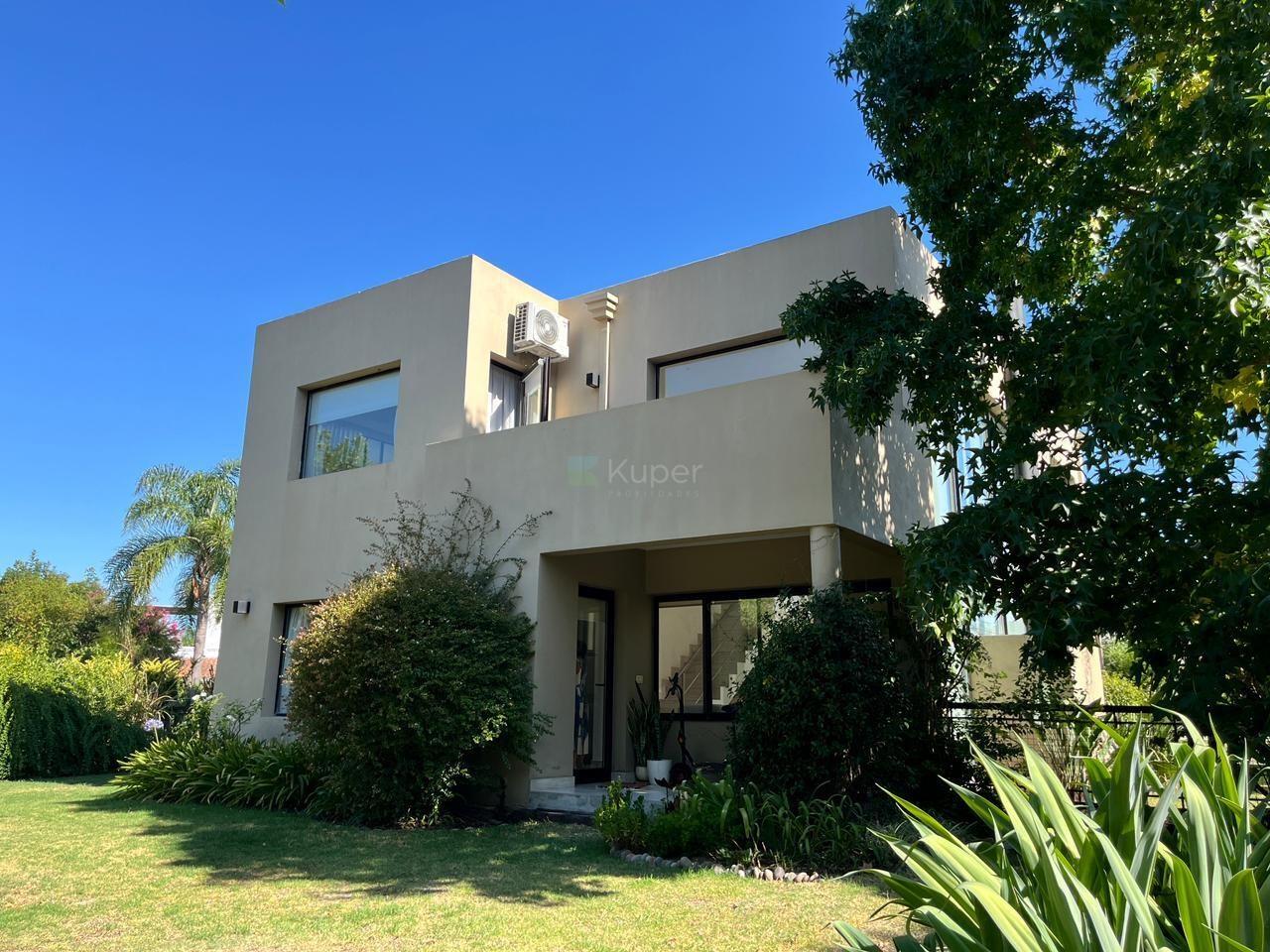 Casa en exclusiva a la venta 3 dormitorios en Saint Matthews Village.Pilar