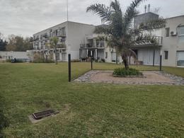 Departamento de 2 ambientes con muebles en alquiler en Complejo Solar Azul. La L