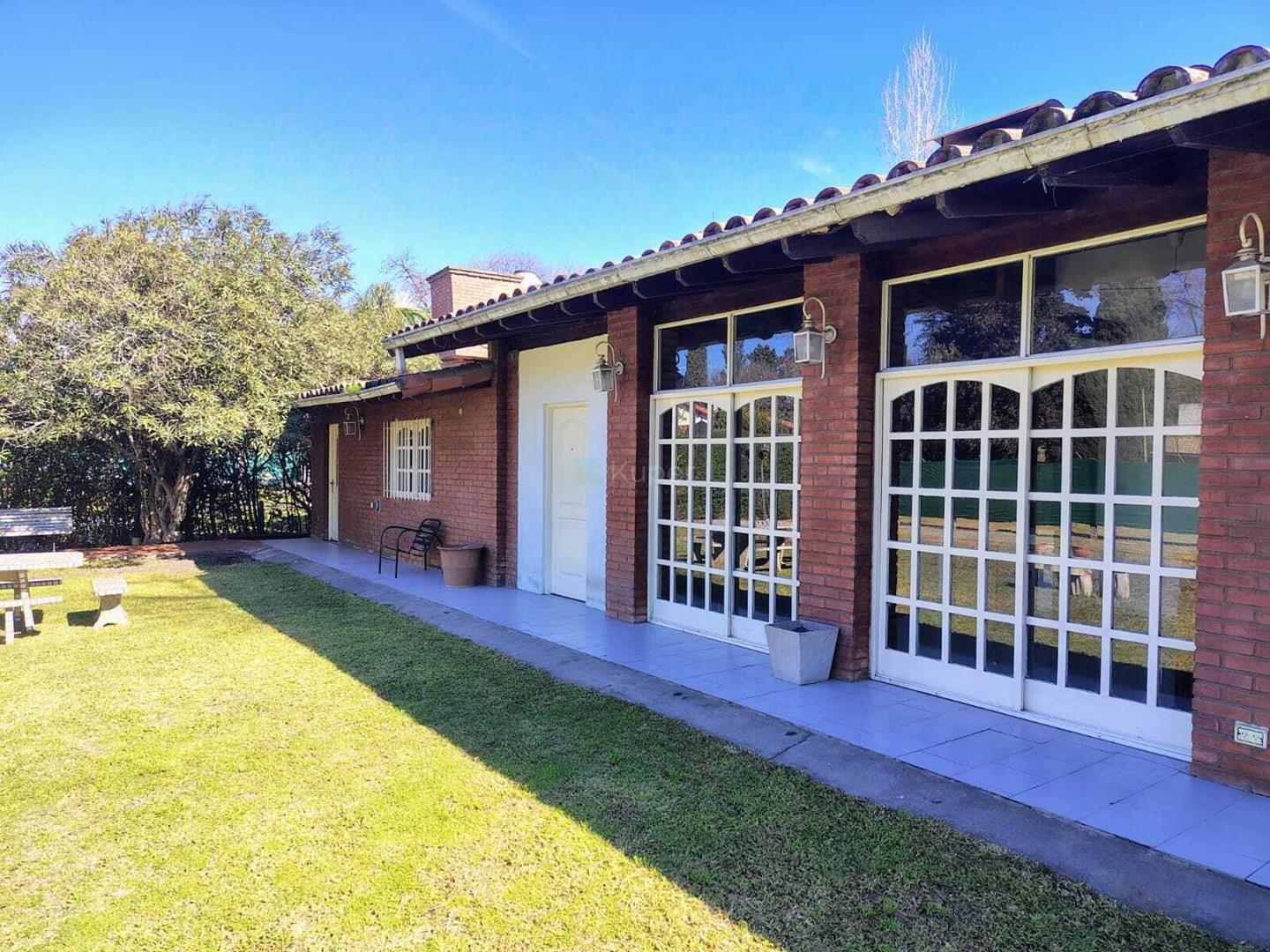 Casa a la venta de 3 ambientes en Robles del Monarca. La Lonja.Pilar