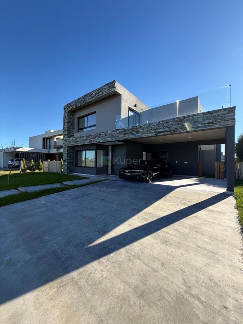 Casa en venta en San sebastián Área 9 A la laguna