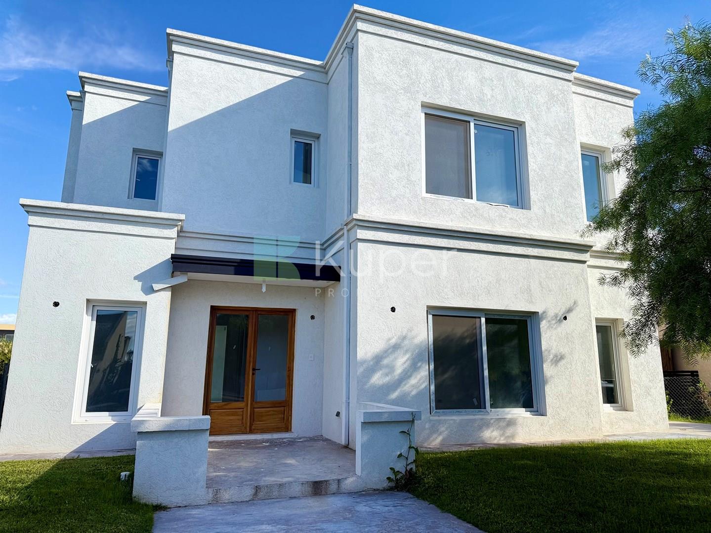 Casa 4 dormitorios con pileta, Barrio San Ramon, Pilar del Este