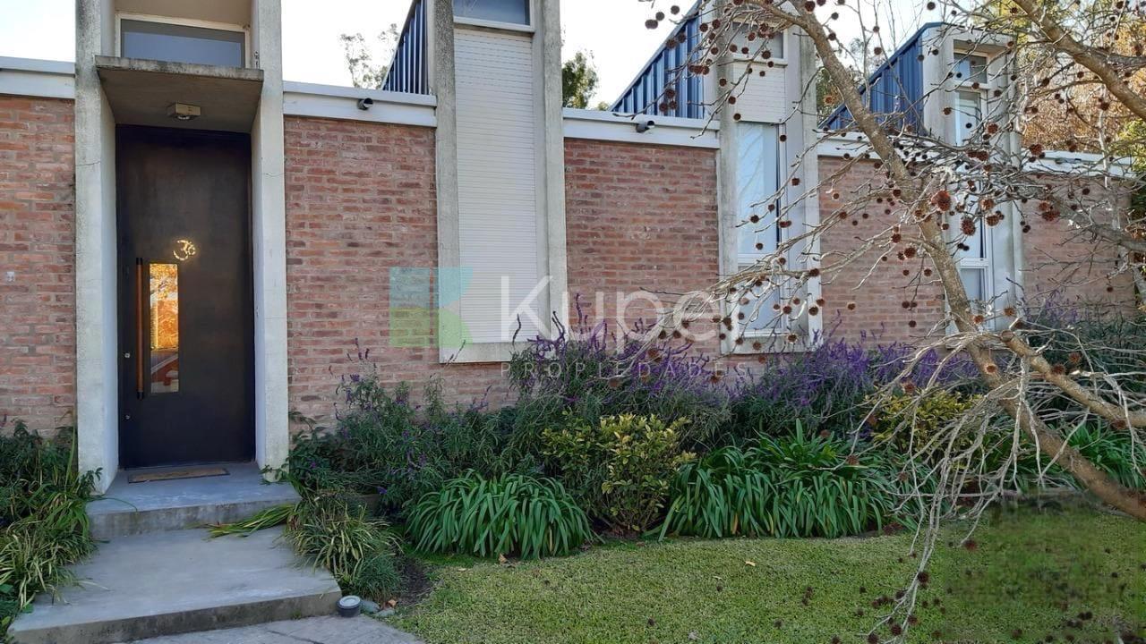 Venta Casa 4 dormitorios con pileta y lote grande, Barrio Soles del Pilar