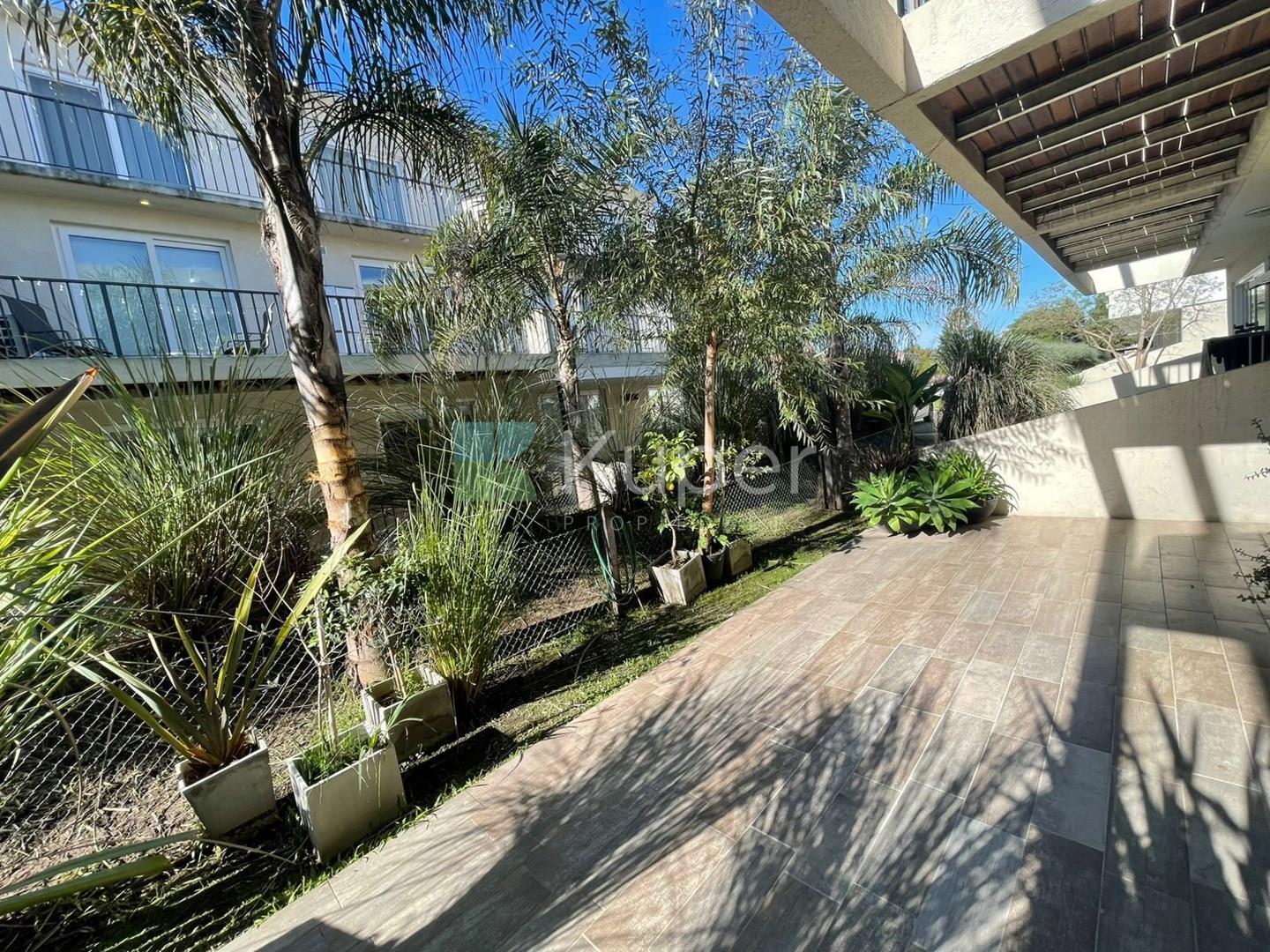 VENTA DEPARTAMENTO 2 DORMITORIOS Y PATIO, SARAVI VILLAGE