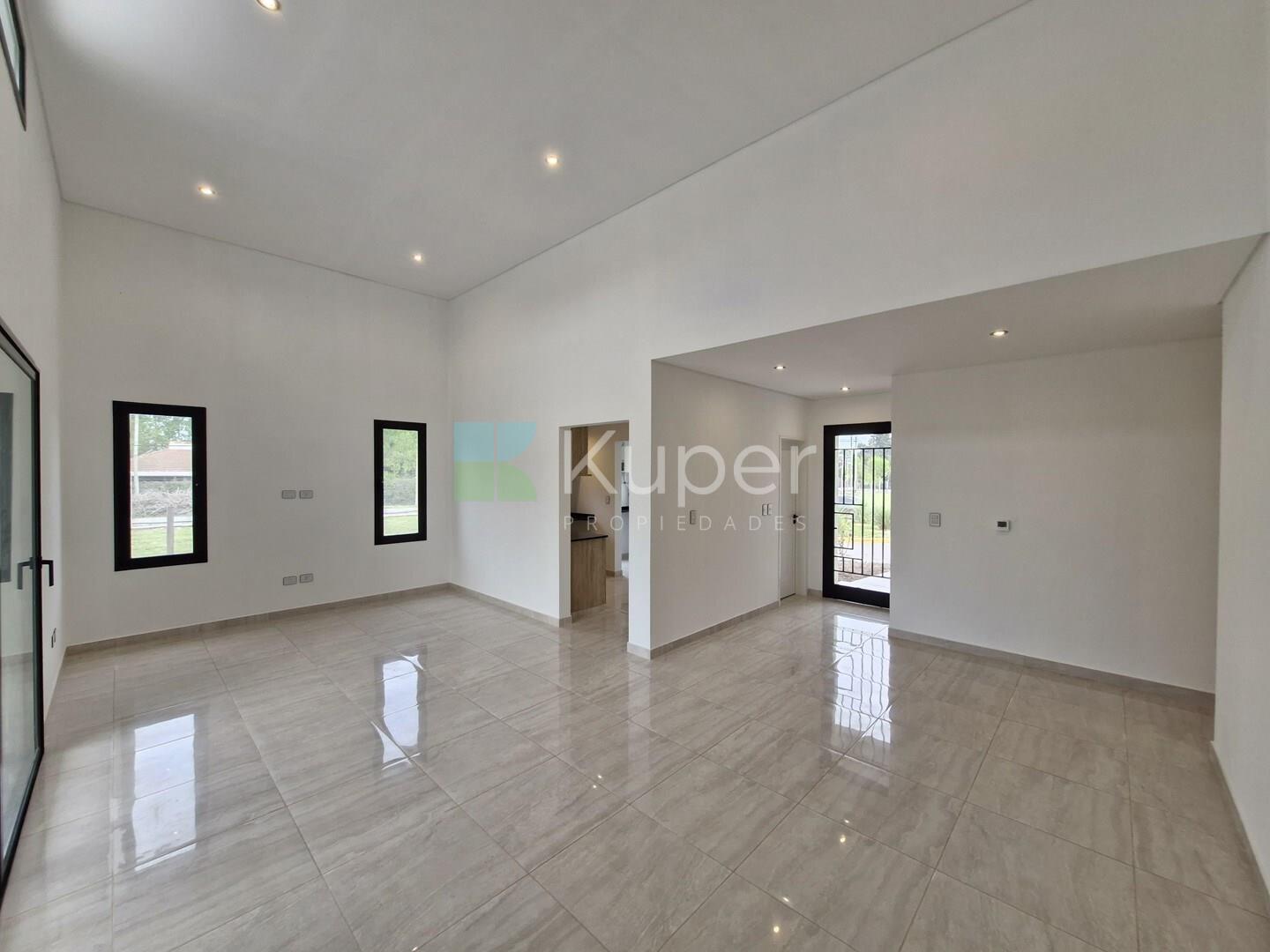 VENTA CASA 3 DORMITORIOS, BARRIO SANTA ELISA