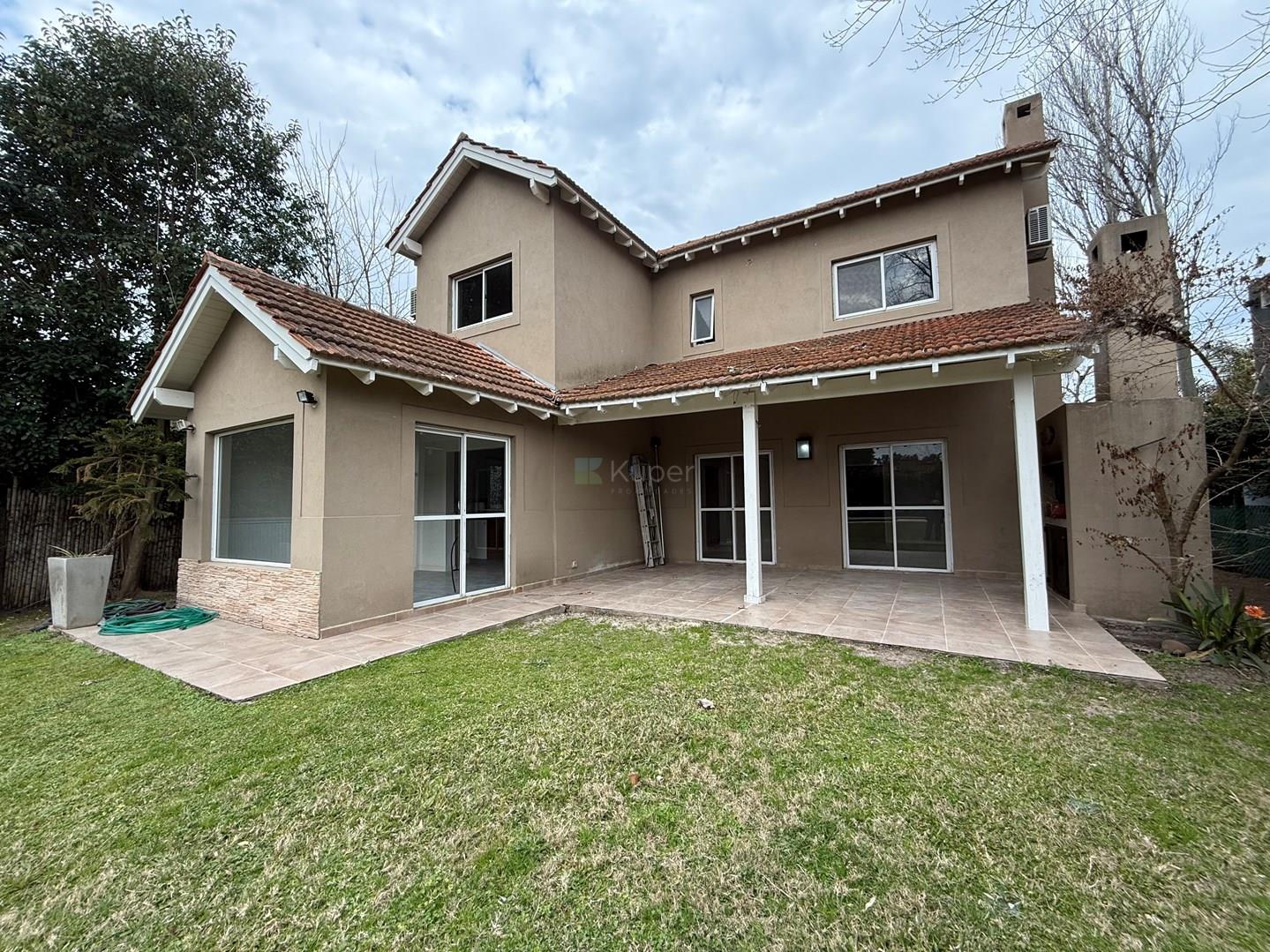 VENTA CASA 4 DORMITORIOS CON PILETA BARRIO EL MOLINO