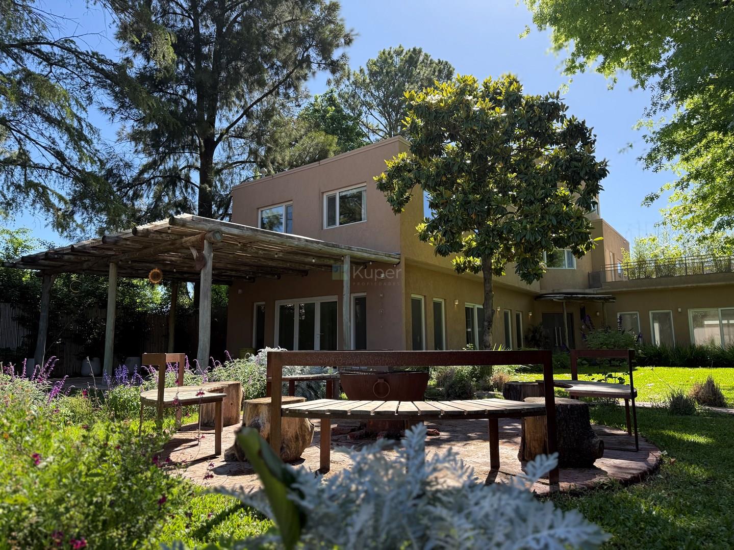 BARRIO PARQUE IRIZAR, ALQUILER TEMPORAL CASA 4 AMBIENTES