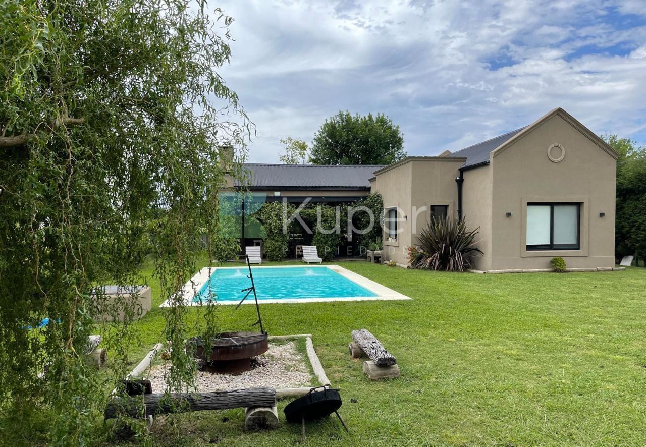 Casa 3 dormitorios con pileta , Barrio Los Jazmines, Pilar del Este