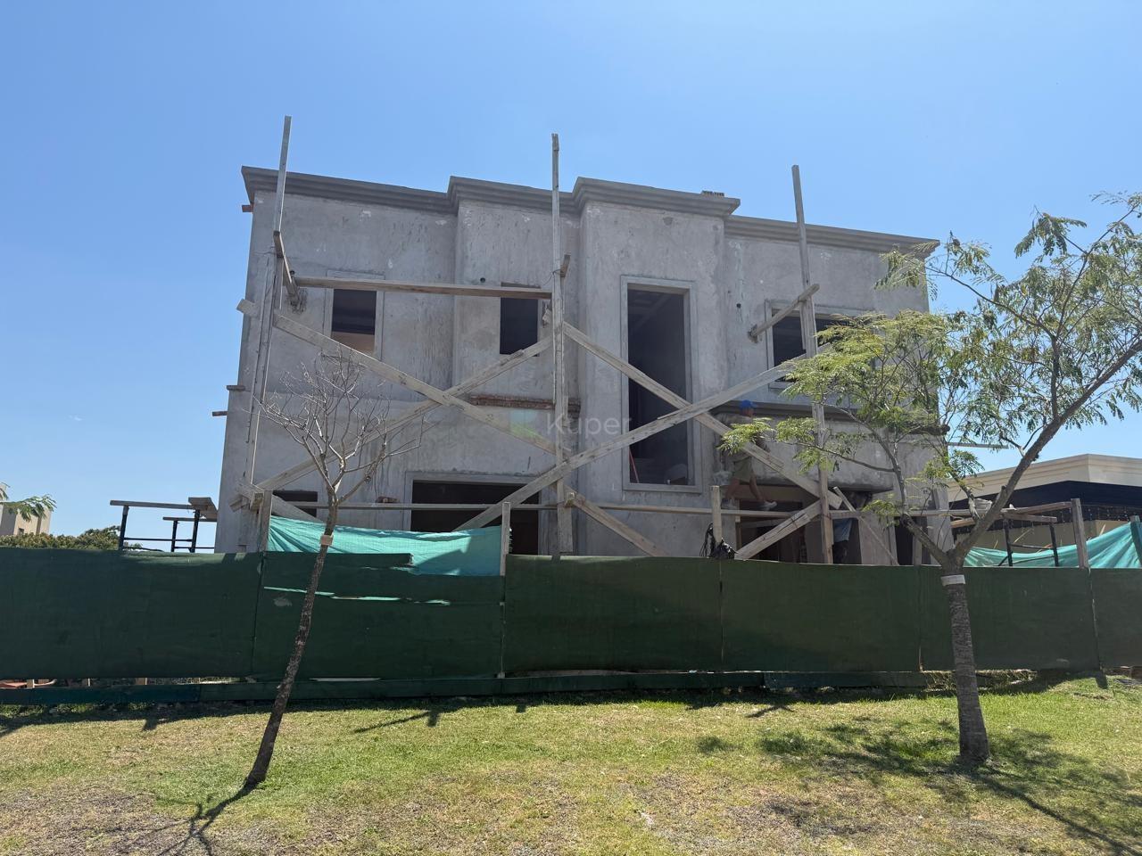 BARRIO SANTA ELENA, VENTA CASA 4 DORMITORIOS A ESTRENAR