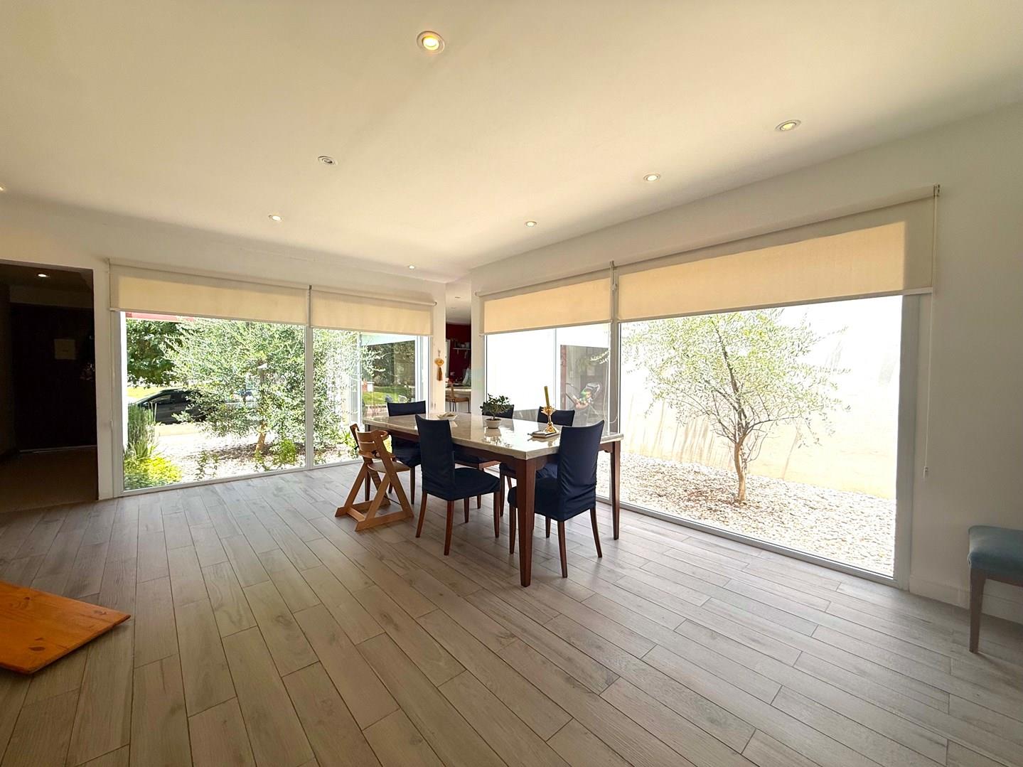 BARRIO SANTA GUADALUPE, CASA 3 DORMITORIOS , PILETA CON FONDO AL VERDE