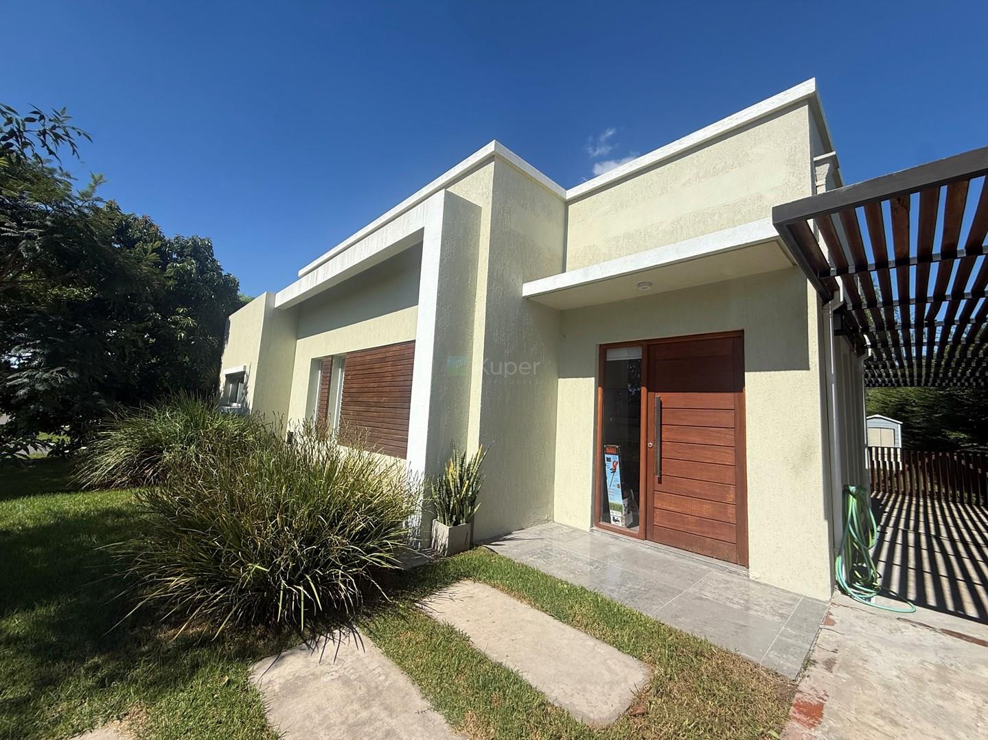 BARRIO SANTA GUADALUPE, VENTA CASA 5 AMBIENTES