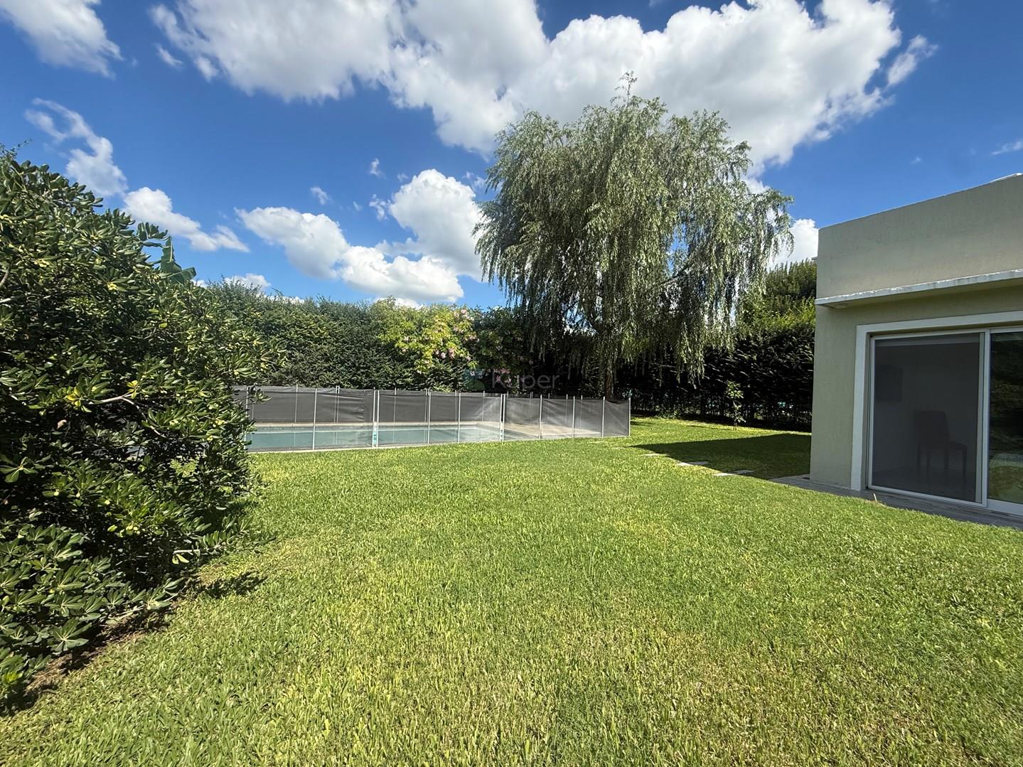 BARRIO SANTA GUADALUPE, VENTA CASA 5 AMBIENTES