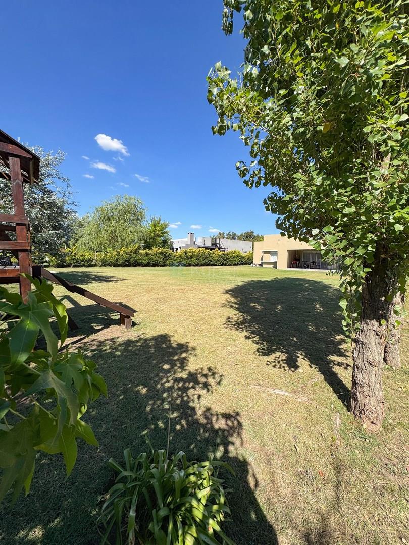 ALTOS DE MANZANARES, VENTA CASA 4 AMBIENTES
