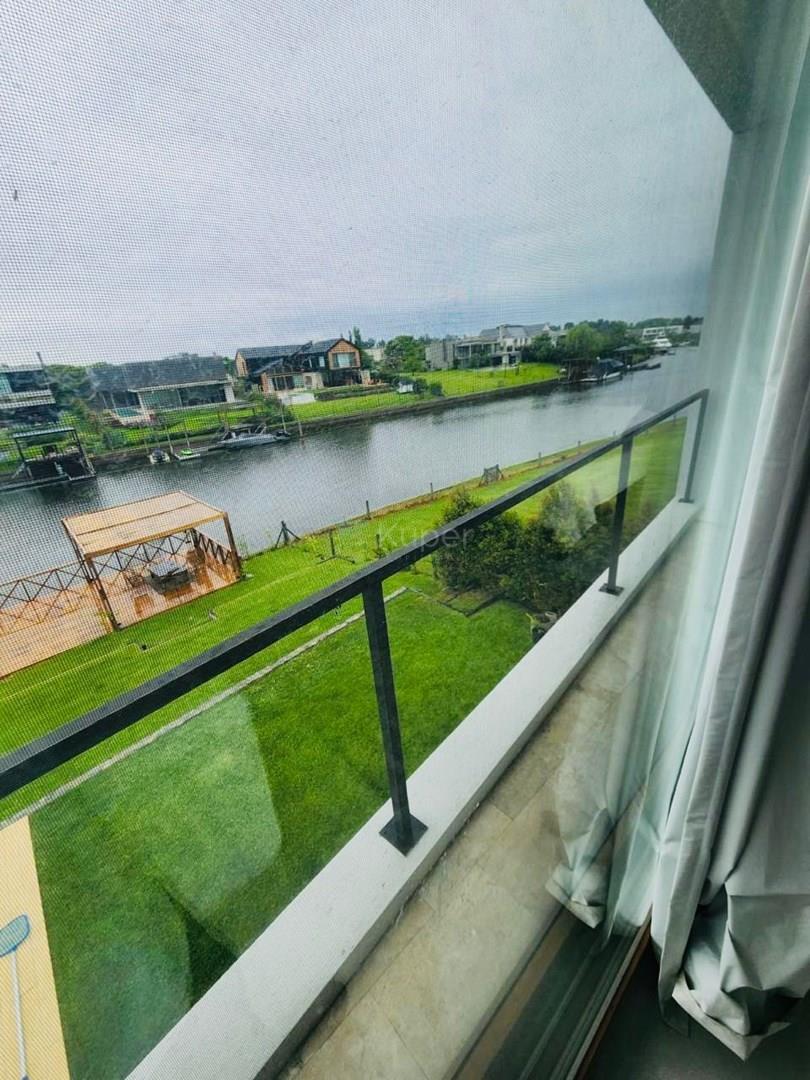 Venta casa moderna en Albanueva al Rio. Oportunidad!!