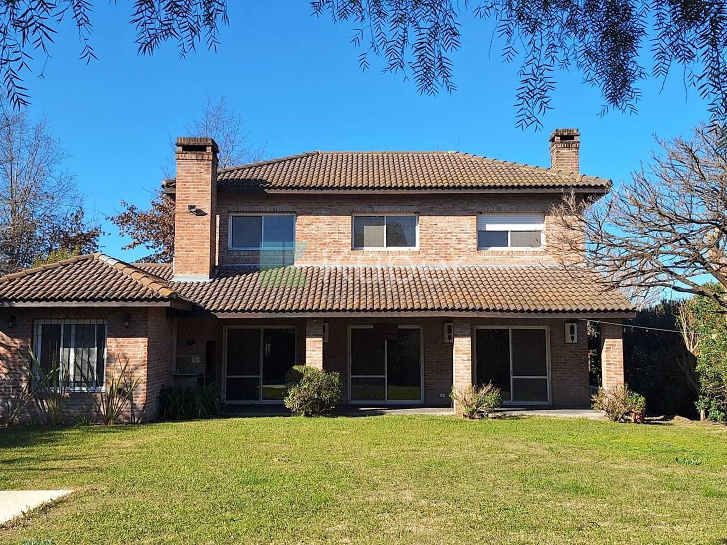 BARRIO SANTA SILVINA, PILAR - CASA EN VENTA