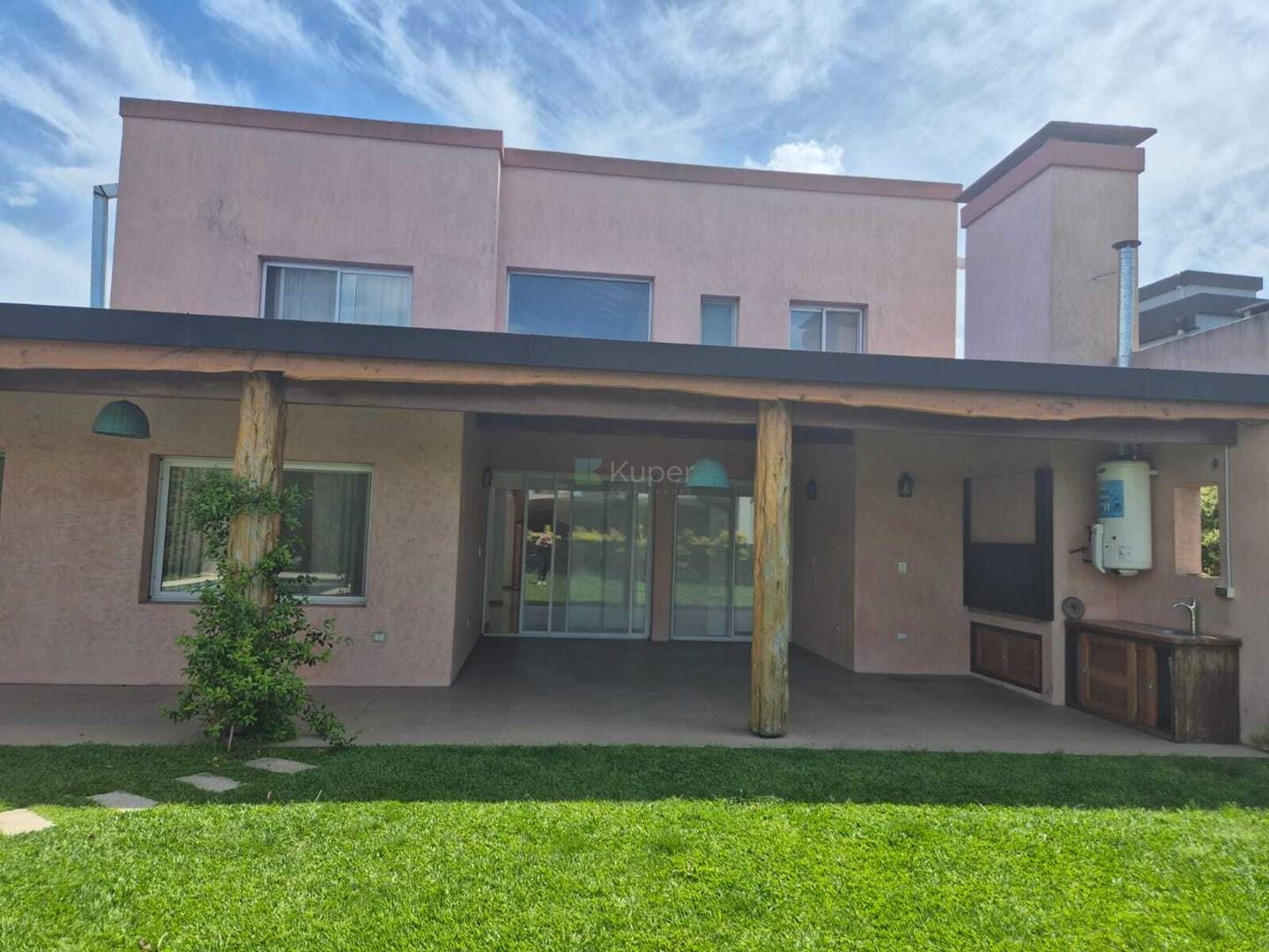 Ayres Plaza - Casa en Alquiler Anual 800