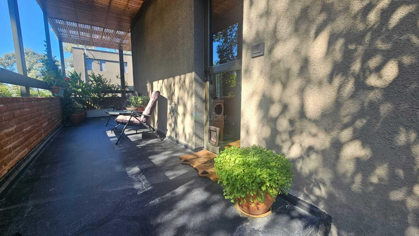 Duplex con balcón terraza, pi8leta y cochera