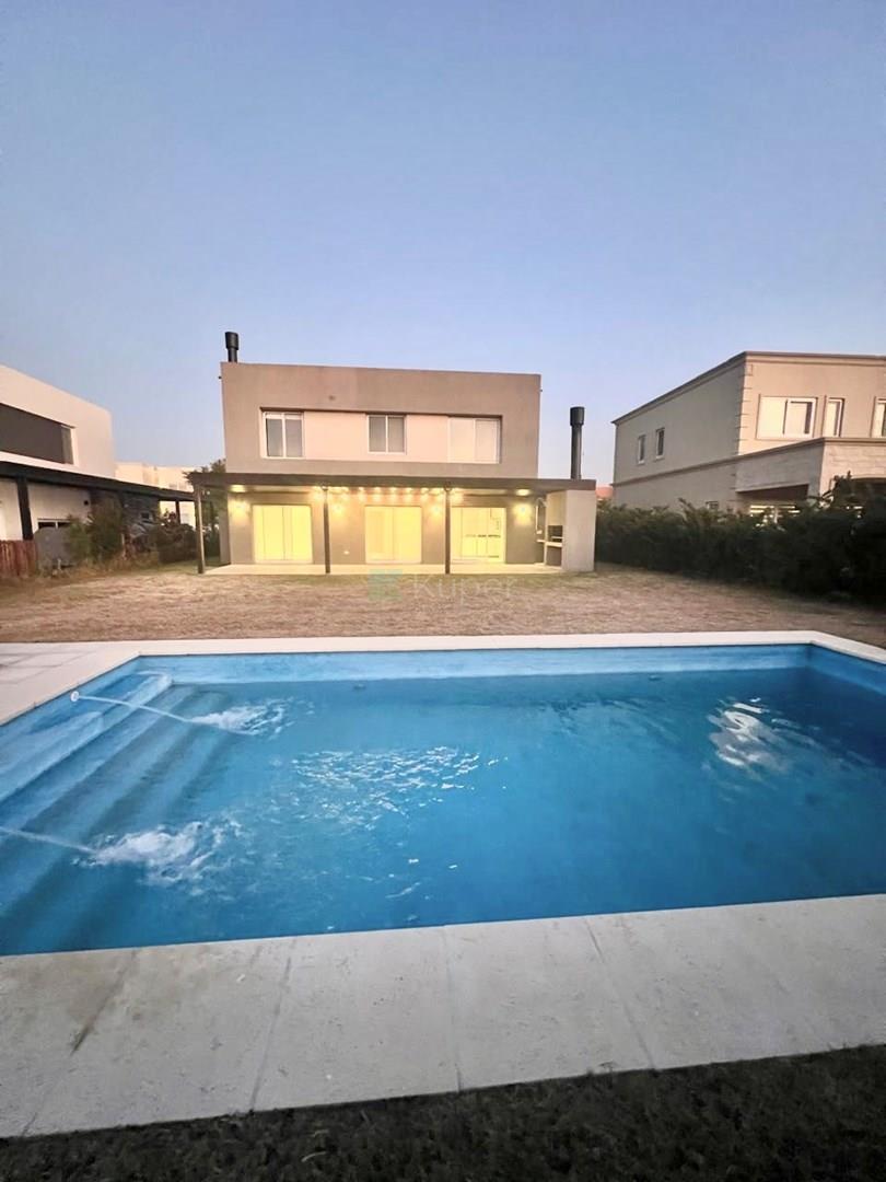 Casa en Alquiler en el Barrio Vistas de Puertos, Escobar