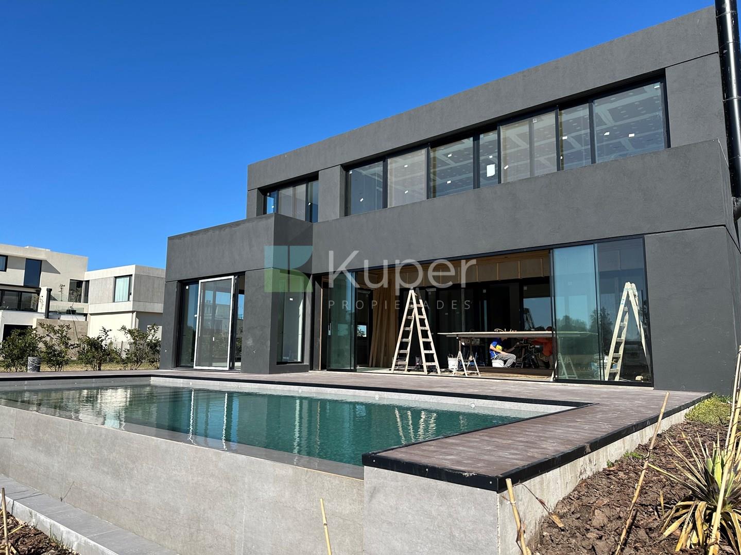 Casa en Venta sobre el rio en El Yacht, Nordelta